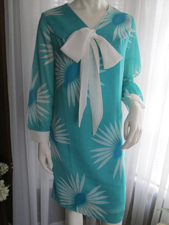 1960s Ladies Poly/Cotton Teal And White Long Sleev