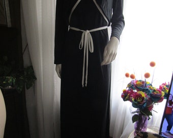 1960's/1970's Ladies Long Sleeve BLACK/WHITE DRESS By Elegant Miss of California--Size 14