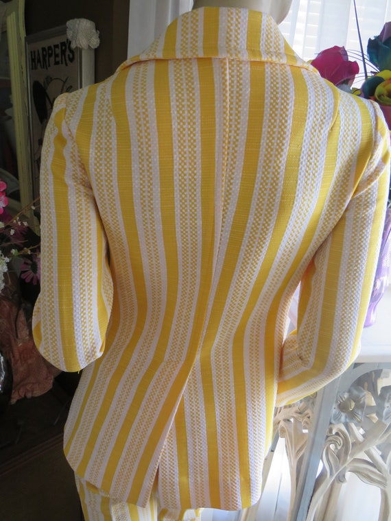 1960s' Bright YELLOW And WHITE Abstract PANTSUIT … - image 7