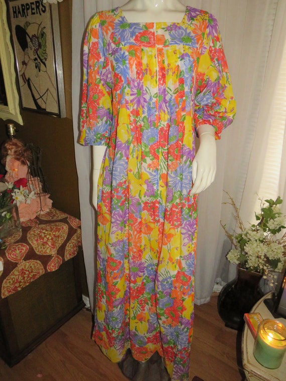 1970s' FLORAL House Dress/lounger-by David Brown/california----size Small - Etsy Canada 1970s' FLORAL House Dress/lounger-by David Brown/california----size Small - Etsy Canada