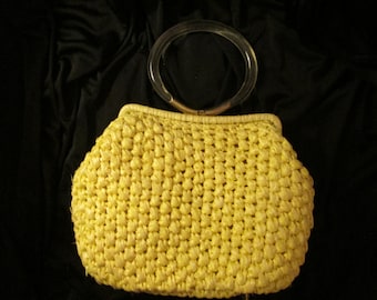 Bolsa feminina de palha amarela dos anos 1960 com alça de argola de acrílico - Sem etiqueta