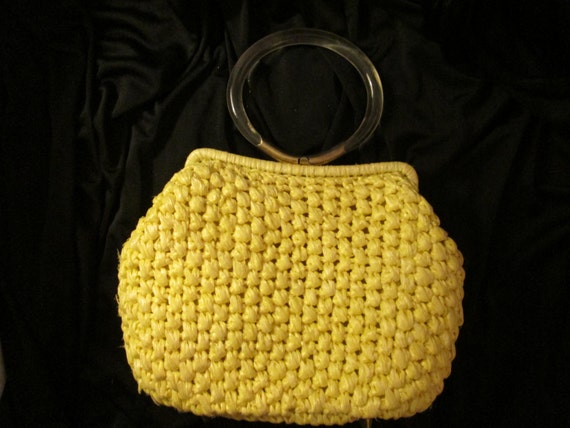 1960's Ladies YELLOW STRAW HANDBAG With Lucite Ho… - image 1