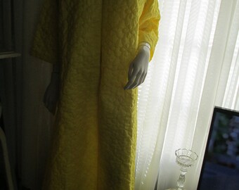 Vintage Ladies Bright YELLOW QUILTED Long House ROBE----No Label/Size 16