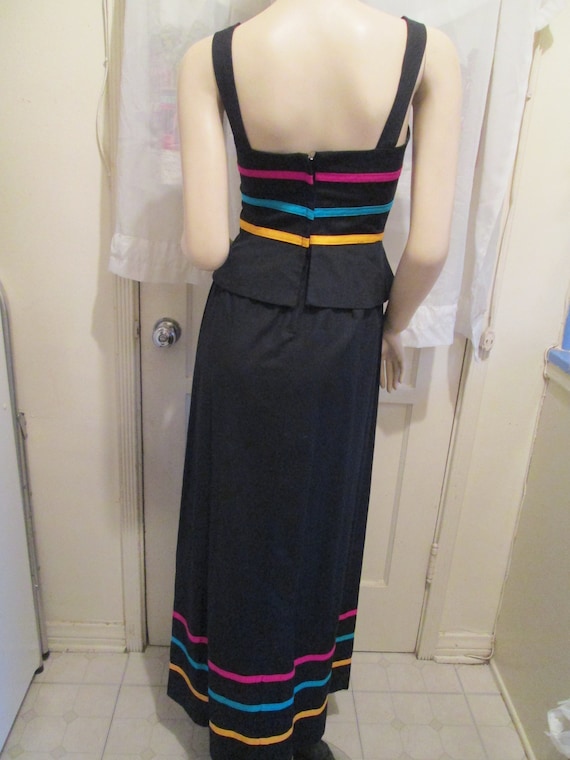 Vintage Sleeveless BLACK DRESS With RAINBOW Bust … - image 4