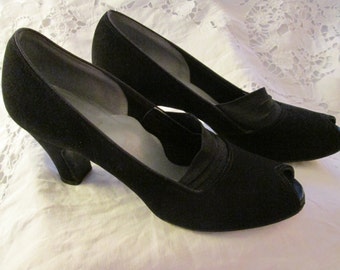 1940s' Black Suede Baby Doll Peep Toe Pumps by AIR STEM--Size 8AA/AAAA