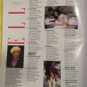 K&ouml;nnte beinhalten: Eine Magazin-Seite mit Mode- und Beauty-Tipps. Die Seite enth&auml;lt Artikel &uuml;ber dezente Mode, lange Aufnahmen, leichtes Wildleder, Famke Fatale, La Diva Divina, die Makeup-Polizei, Beauty Off Duty, Herz und Sohlen, Beautycast, Healthcast, Eurodisguises, Hailing the Hunks, Elvis und Bill zu Hause, moderne Mystiker und Hocus Pocus und ein Deal.