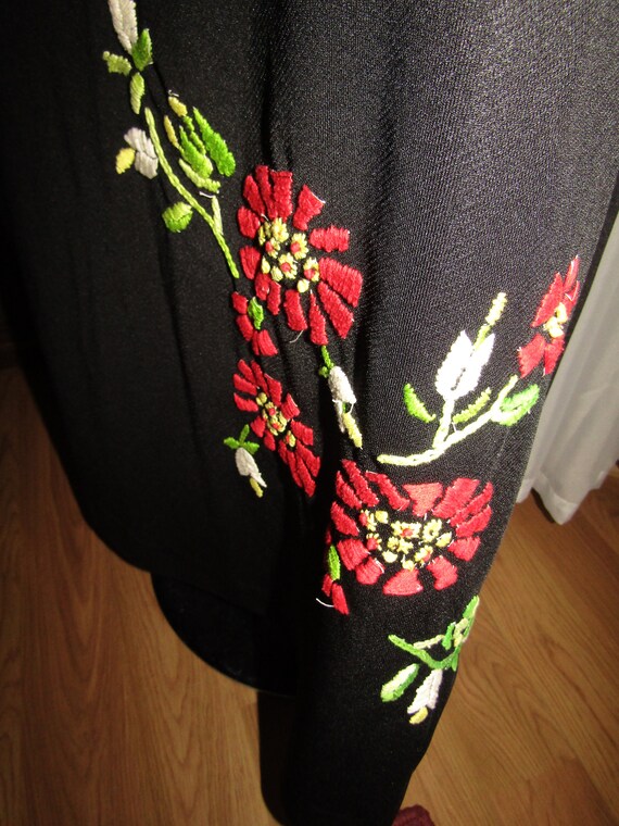 1960s'/1970s' BLACK/Stitched Floral Decor DRESS--… - image 7