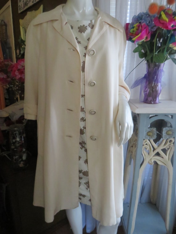 1940s'/50s' Ladies CREAM SILK Flare Style COAT By… - image 2