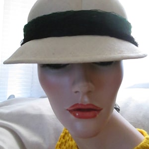 1940s&#39; Ladies CREAM Sun Visor STRAW HAT With Black Netting Ties----No Label