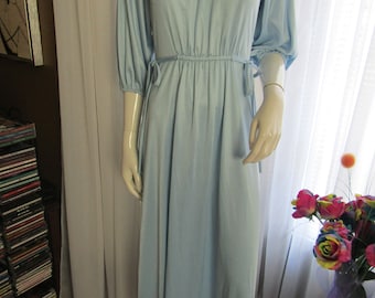 1970s' Ladies Elbow Length Sleeve Baby BLUE Poly Knit DRESS----No Label Maker/Size Tag