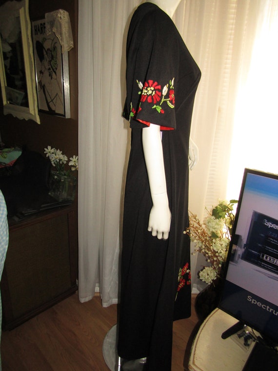 1960s'/1970s' BLACK/Stitched Floral Decor DRESS--… - image 4