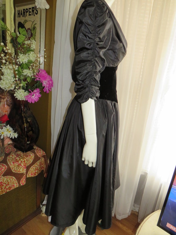 Vintage BLACK PUFFY Sleeve Big Skirt DRESS----No … - image 8