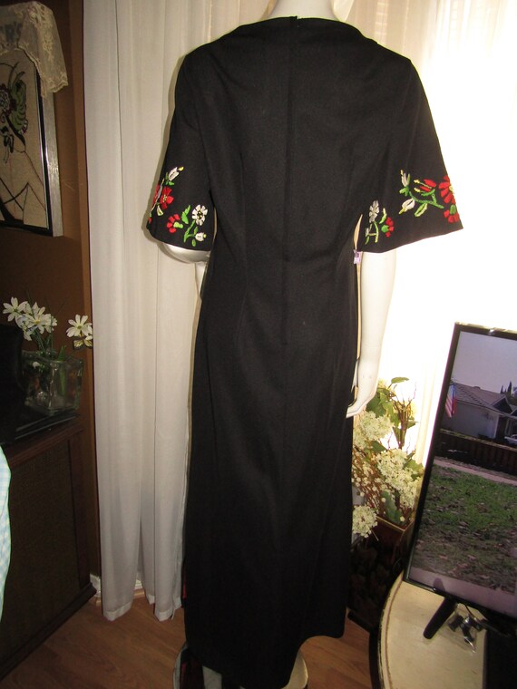1960s'/1970s' BLACK/Stitched Floral Decor DRESS--… - image 5