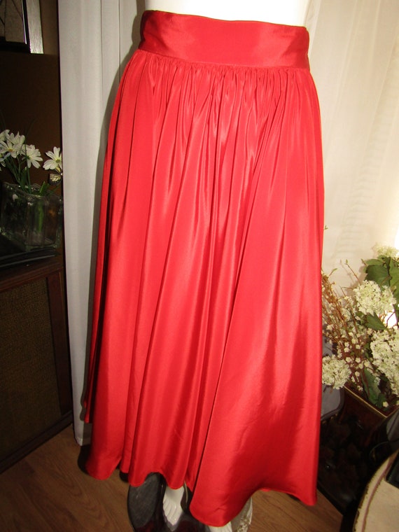 1980's/1990's Women Bright RED GATHERED SKIRT----N