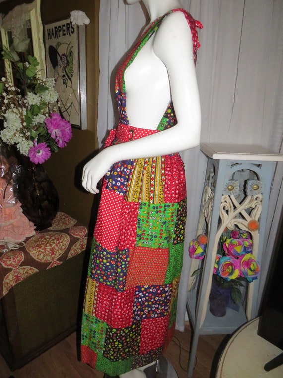 1970s' Colorful Patchwork-like Print PINAFORE/APR… - image 3