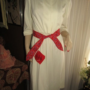 1970&#39;s/1980&#39;s Cream/BEIGE V-Neck A-LINE DRESS----By J & J/Size 10