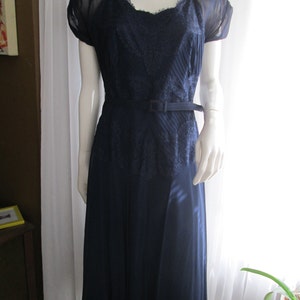 1950&#39;s Short Sleeve DARK BLUE Silk/Lace Front Bodice DRESS---No Label