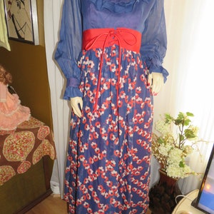 1950&#39;s Long Sleeve Red/White/Blue FLORAL DRESS----No Label/Size 7