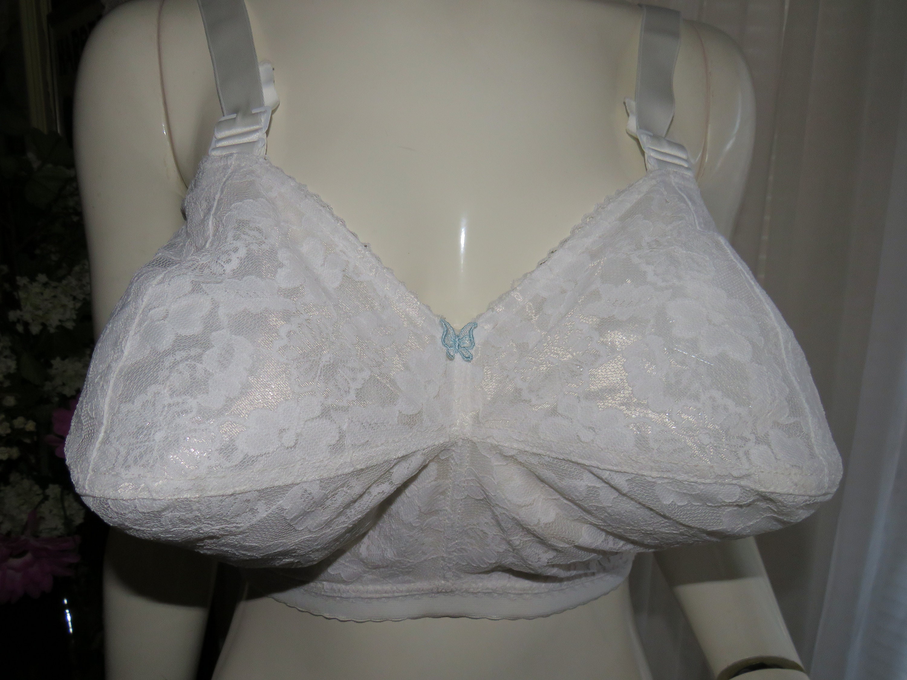 Vintage White Super Bullet/torpedo BRA by Lady Cameosize 30 L -  Canada