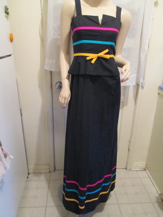 Vintage Sleeveless BLACK DRESS With RAINBOW Bust … - image 1