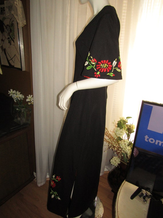 1960s'/1970s' BLACK/Stitched Floral Decor DRESS--… - image 6