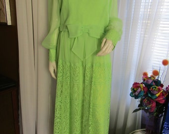 1950's Ladies MINT GREEN  Long Sleeve DRESS by Miss Elliette----Size 20