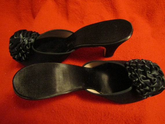 1950s' BLACK SATIN Curly Bow SLIPPERS by Daniel G… - image 5