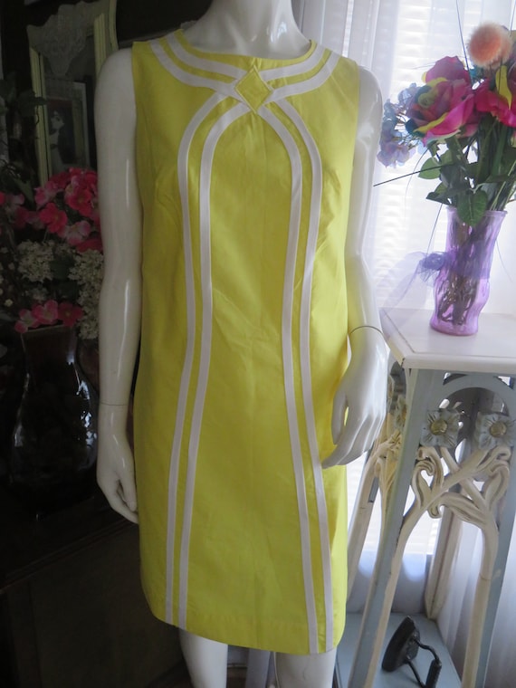 1950s Sleeveless YELLOW/WHITE SHIFT/Dress By Starl