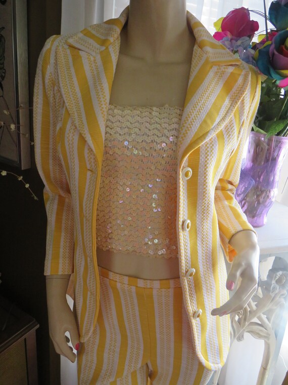 1960s' Bright YELLOW And WHITE Abstract PANTSUIT … - image 4