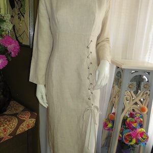1980s&#39; Ladies BEIGE Long Sleeve PENCIL/Fitted DRESS By Vanessa----Size Large