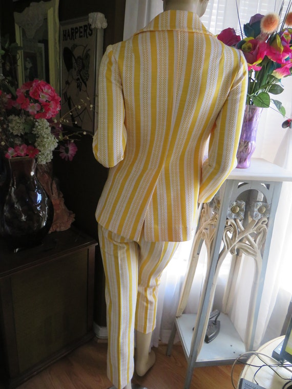 1960s' Bright YELLOW And WHITE Abstract PANTSUIT … - image 6