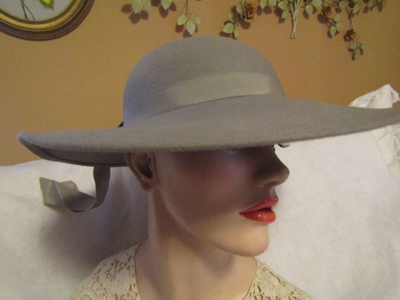 1950's Ladies Wool Wide Brim GRAY HAT With Band b… - image 2