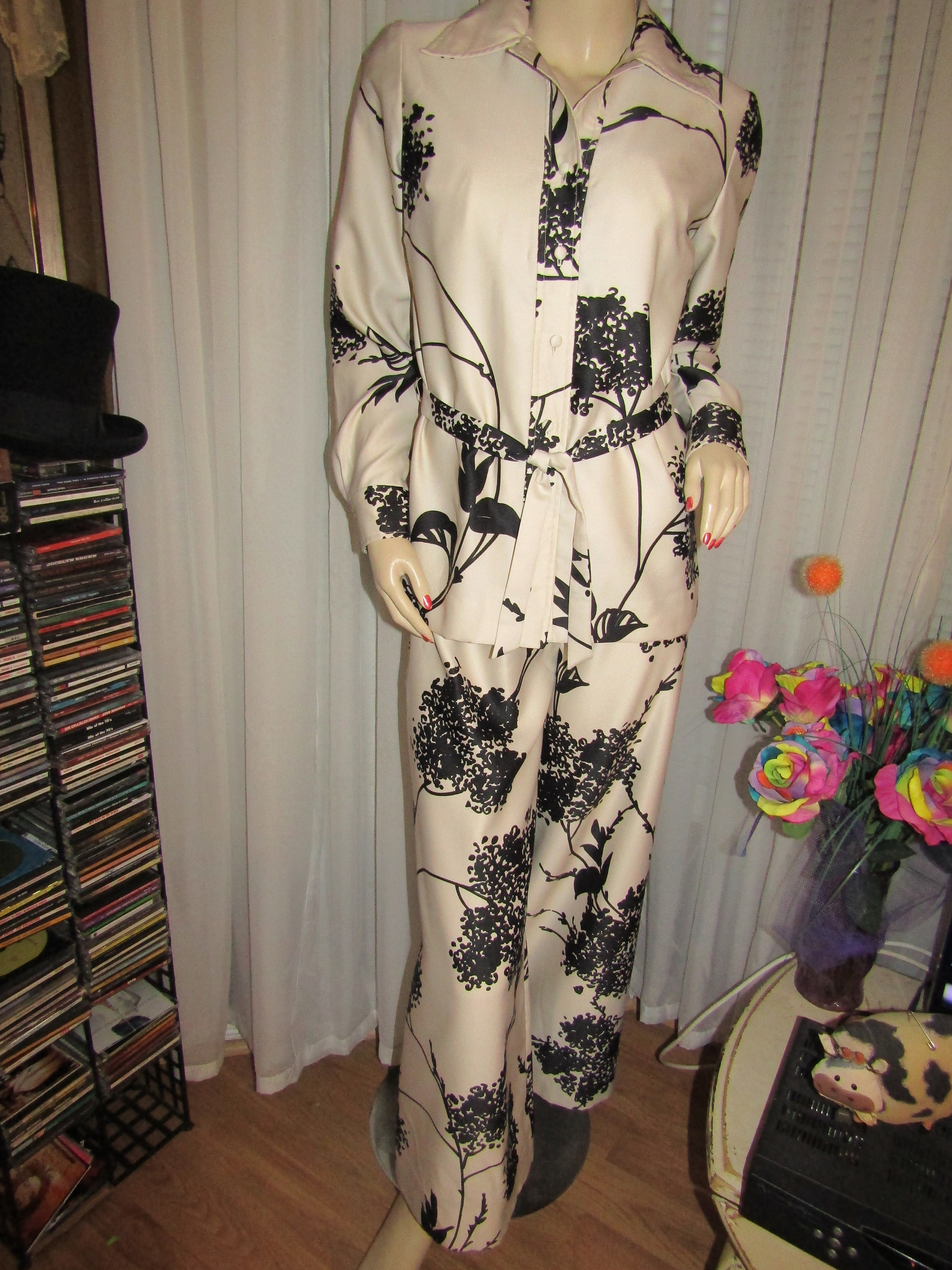 Ladies Black and White FLORAL PANTSUIT 