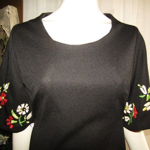 1960s'/1970s' BLACK/Stitched Floral Decor DRESSNo Label/Size image 3