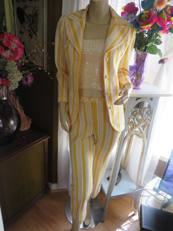 1960s' Bright YELLOW And WHITE Abstract PANTSUIT … - image 3