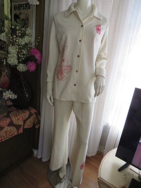 1970s' Ladies Off-WHITE  PANTSUIT With GRAPHIC Ar… - image 1