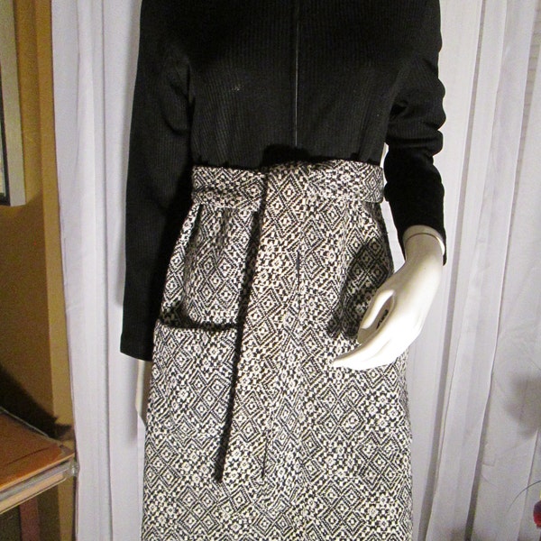 Vintage BLACK/WHITE Long Sleeve, Belted, Front Pockets DRESS-- No Label/No Size