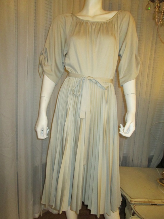 1970's TAN PLEATED Skirt DRESS-----No Label/Size … - image 1