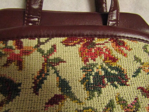 1950's Ladies BROWN Vinyl Floral TAPESTRY HANDBAG… - image 5