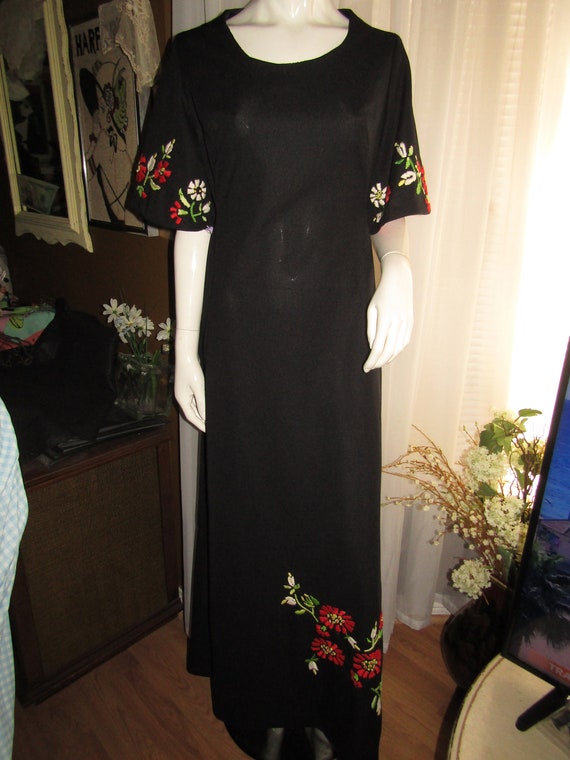 1960s'/1970s' BLACK/Stitched Floral Decor DRESS--… - image 1
