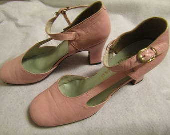 1960's Ladies PINK LEATHER Ankle Strap PUMPS by Blue Bird