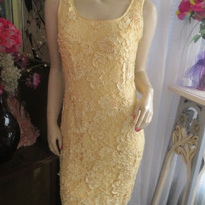 1990s&#39; Mild YELLOW PENCIL-Fit Silk DRESS By Escada Couture----Size 34