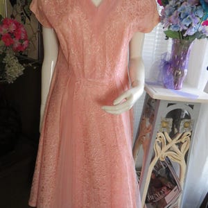 1950s&#39; Short Sleeve PINK LACE V-Neck Cocktail DRESS---No Size/Label