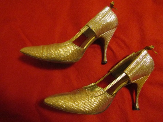 1960's Ladies GOLD Lame Pointy Toe PUMPS by J.Mil… - image 1