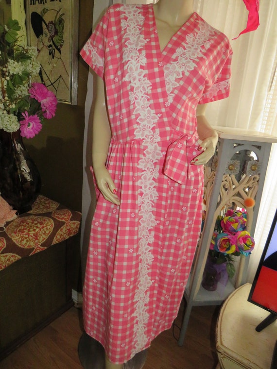 1950s' Ladies Pinks And White FLORAL/CHECKERED Wr… - image 2