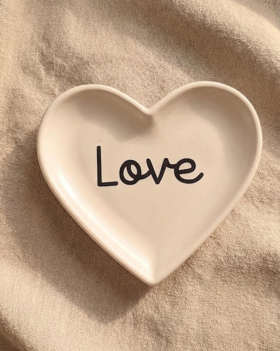 Handmade heart-shaped dish — customizable artisan trinket tray — original gift for women — Atelier Matières & Co Provence
