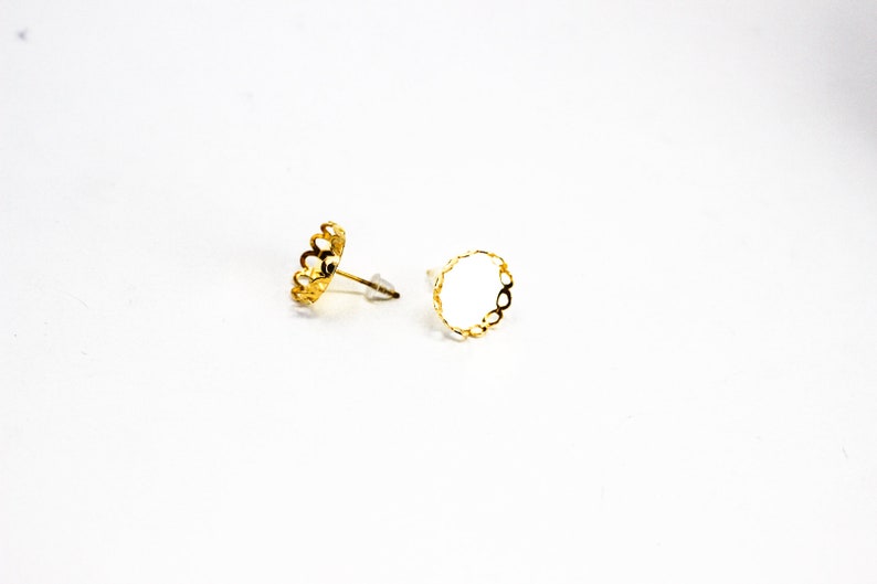 Holds 12mm Cabochons FREE Backs Scalloped Crowns Gold Earring Trays 50-100 Pieces EF390 10-20 Ships IMMEDIATELY