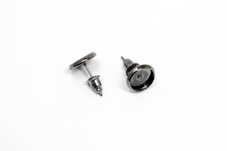 10-20 High Quality COPPER FREE Backs Ships IMMEDIATELY Holds 8mm 8mm Earring Trays Gunmetal 50-100 Pieces EF231