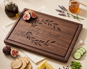 Tabla de cocina personalizada con nombres de pareja, tabla con monograma grabado, regalo de cierre para agente inmobiliario, tabla de cortar personalizada, regalo de cocina para el cumpleaños de mamá.