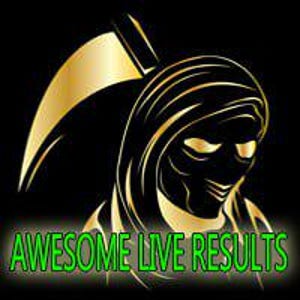 Può includere: Una grafica oro e nera di una figura della Morte con una falce. La figura ha un volto e un cappuccio neri, con riflessi dorati. Il testo "AWESOME LIVE RESULTS" è in verde in basso.